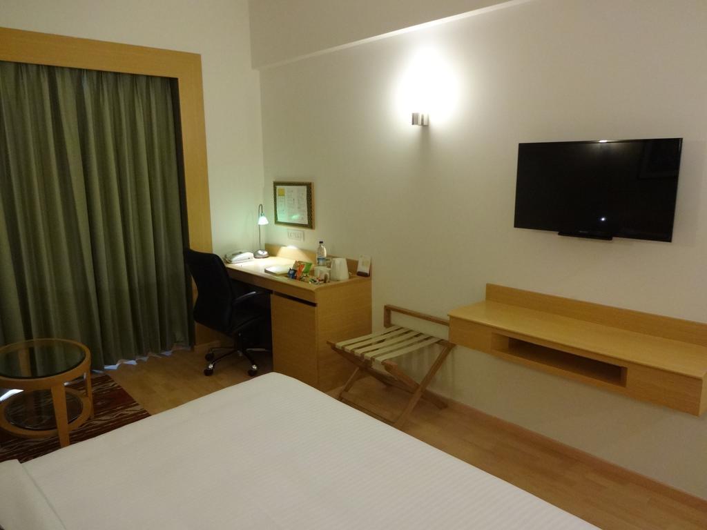 เลมอน ทรี โฮเต็ล กาชีโบวลี Hotel ไฮเดอราบัด ภายนอก รูปภาพ