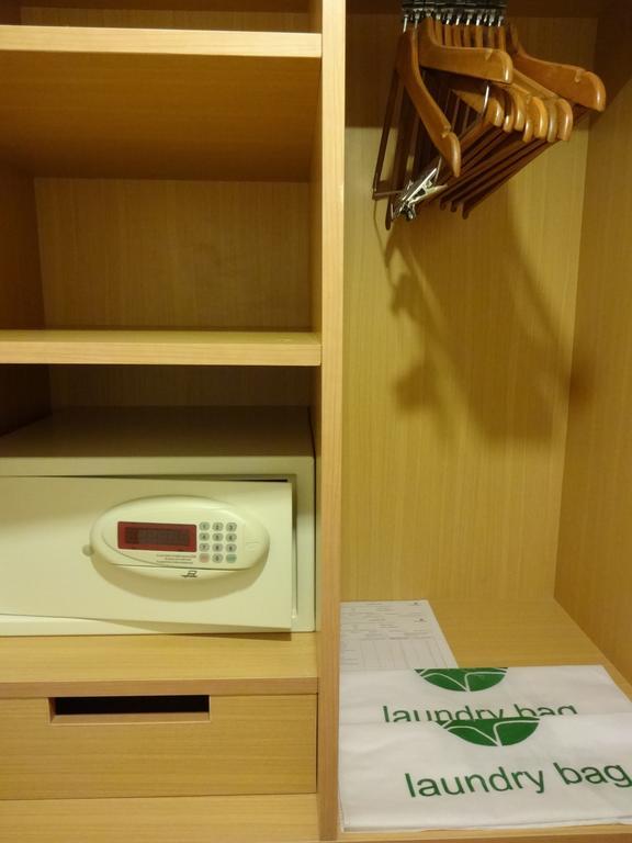 เลมอน ทรี โฮเต็ล กาชีโบวลี Hotel ไฮเดอราบัด ภายนอก รูปภาพ