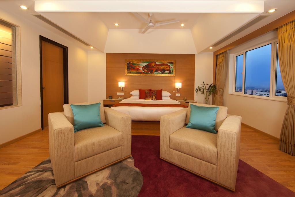 เลมอน ทรี โฮเต็ล กาชีโบวลี Hotel ไฮเดอราบัด ภายนอก รูปภาพ