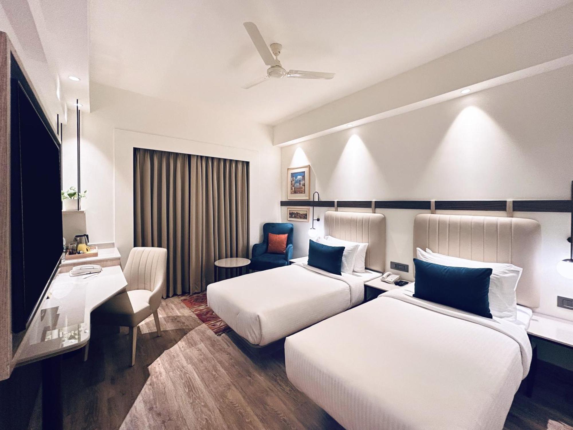 เลมอน ทรี โฮเต็ล กาชีโบวลี Hotel ไฮเดอราบัด ภายนอก รูปภาพ