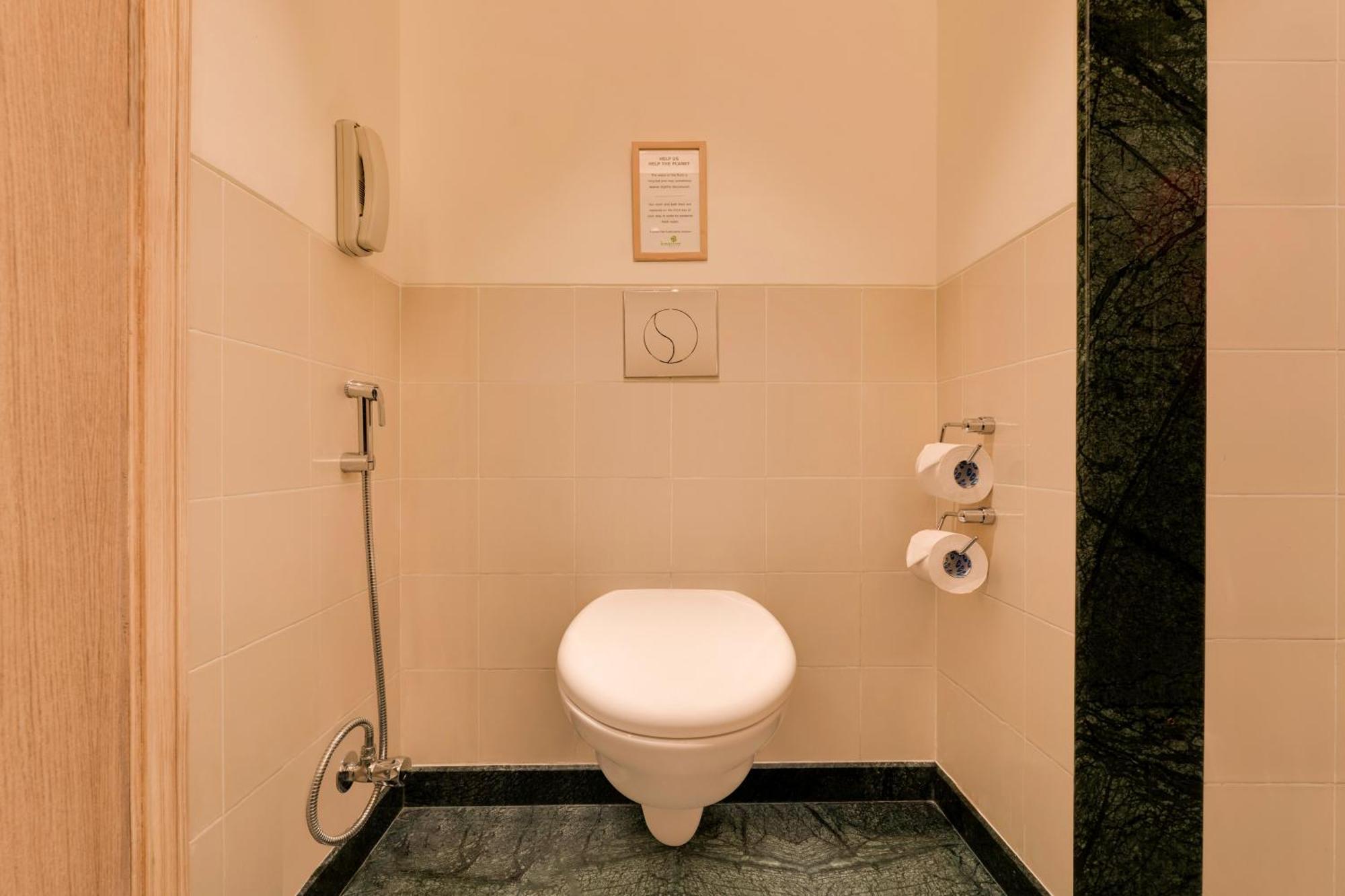 เลมอน ทรี โฮเต็ล กาชีโบวลี Hotel ไฮเดอราบัด ภายนอก รูปภาพ