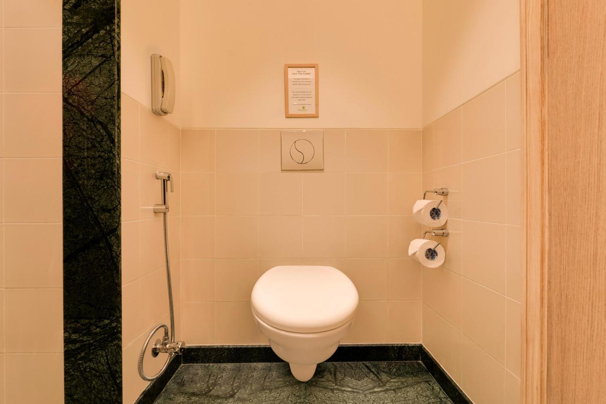 เลมอน ทรี โฮเต็ล กาชีโบวลี Hotel ไฮเดอราบัด ภายนอก รูปภาพ
