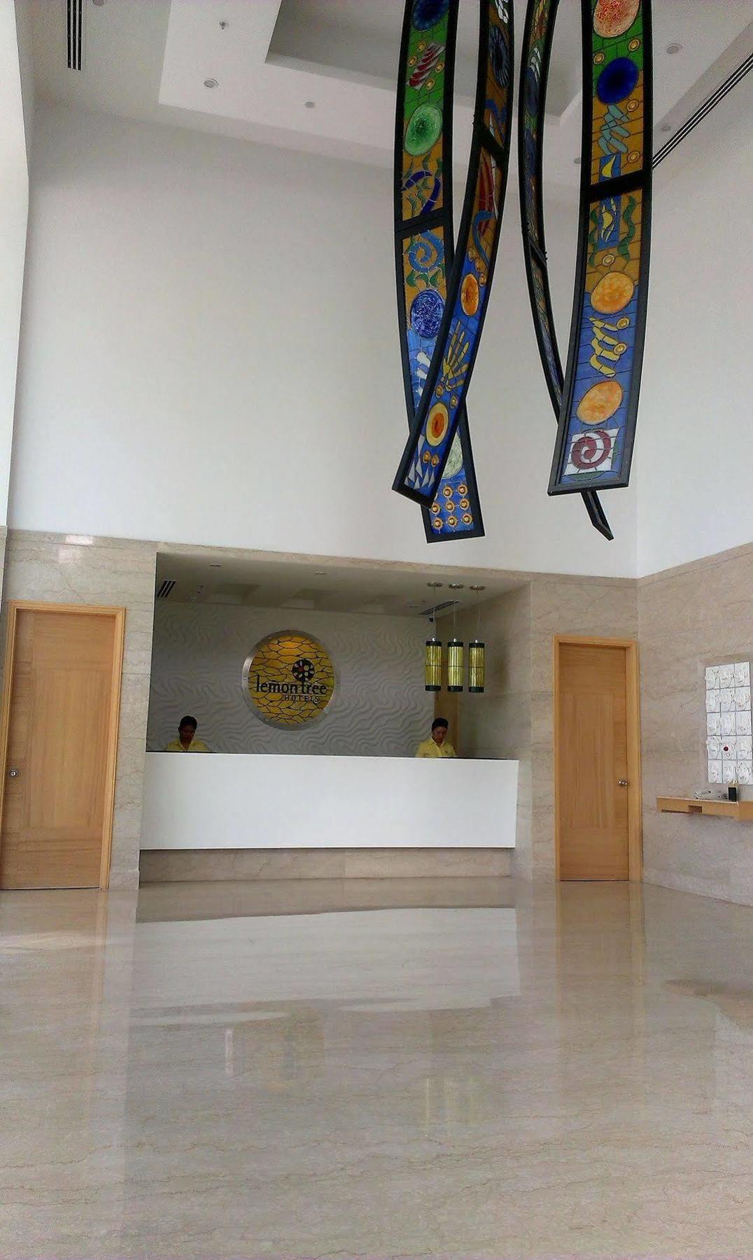 เลมอน ทรี โฮเต็ล กาชีโบวลี Hotel ไฮเดอราบัด ภายนอก รูปภาพ