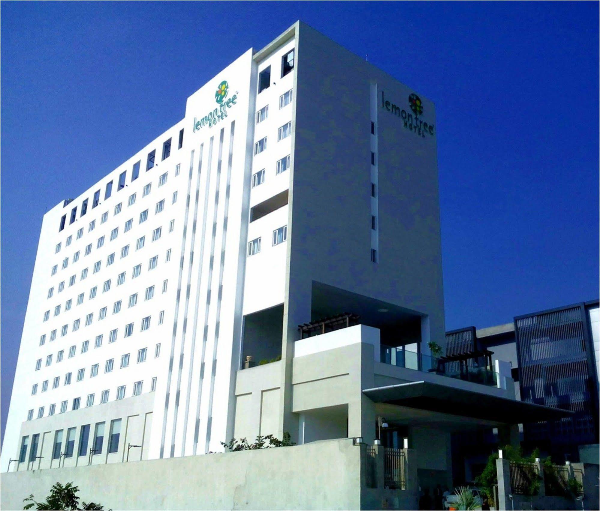 เลมอน ทรี โฮเต็ล กาชีโบวลี Hotel ไฮเดอราบัด ภายนอก รูปภาพ